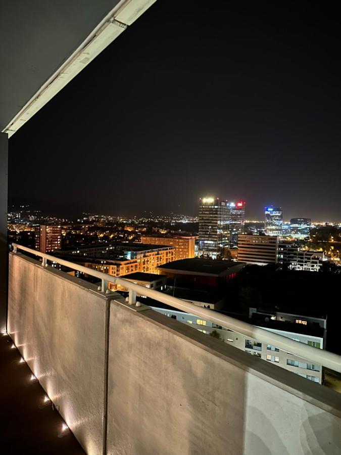 Skyline Elegance With Free Parking Lägenhet Bratislava Exteriör bild